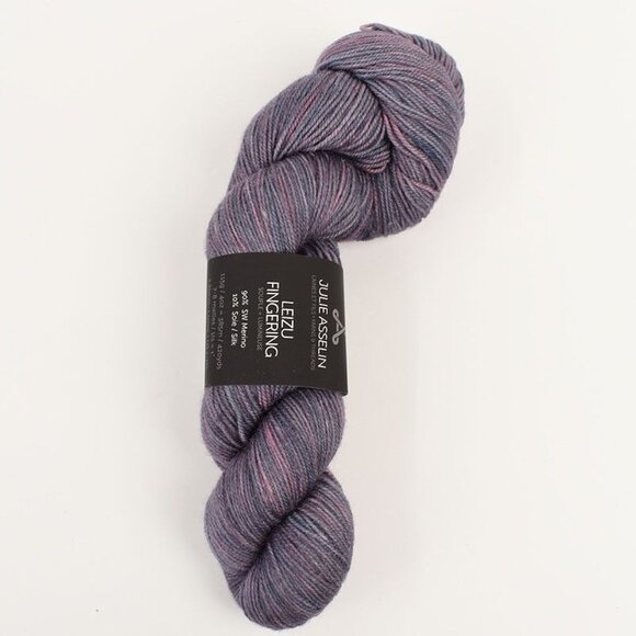 Julie Asselin Leizu Fingering Yarn SW Merino Silk 420yds Pompadour Colorway - Picture 1 of 5